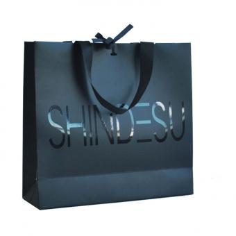bolsa de compras de papel negro de regalo de lujo uv spot de china con cinta de grosgrain