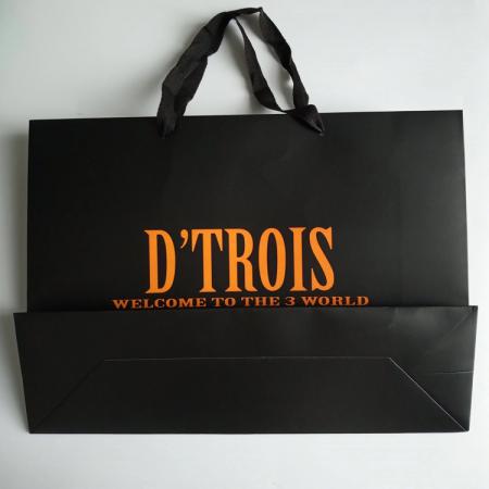 bolsa de papel recubierta de regalo de compras negro de lujo con logotipo personalizado