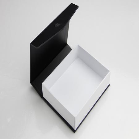 Custom recycled paper card board gift boxes packaging magnetic closure