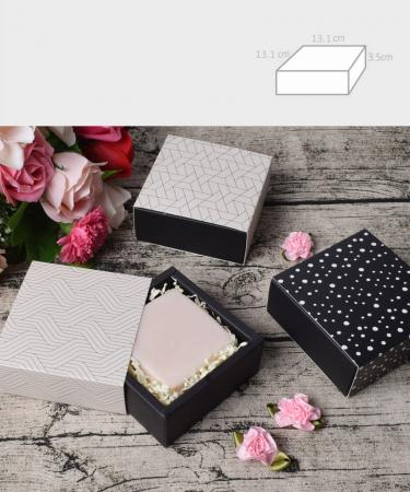 Caja de regalo de embalaje de diapositivas de papel de caramelo de chocolate negro marfil personalizado con divisores de papel