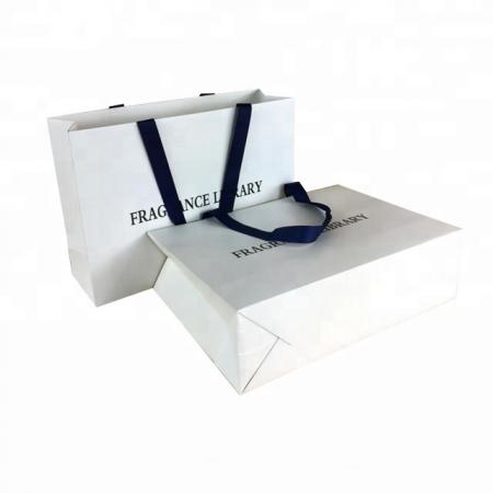 China bien hecho personalizado asa de cinta bolsa de papel blanco con impresión de logotipo