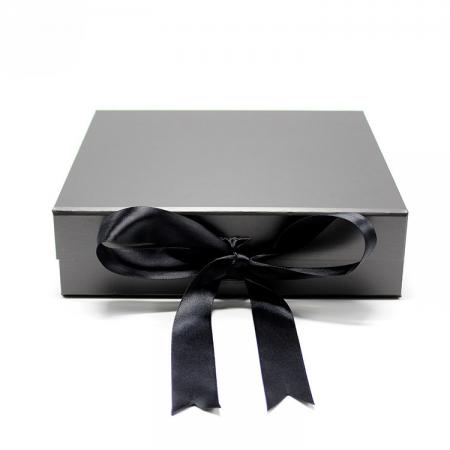 caja de embalaje de regalo de joyería de papel de cinta negra de logotipo personalizado