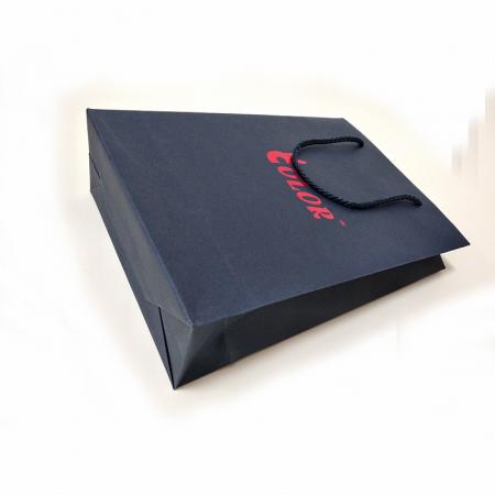 bolsa de regalo de papel artesanal elegante kraft de impresión mate personalizada en blanco