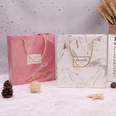 logotipo personalizado impreso lujo rosa oro papel compras llevar bolsa de embalaje de regalo con asas de cuerda para tienda