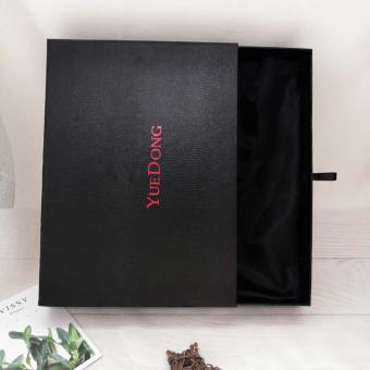 Embalaje de caja de regalo de marca de lujo con logotipo personalizado pequeño negro con cinta